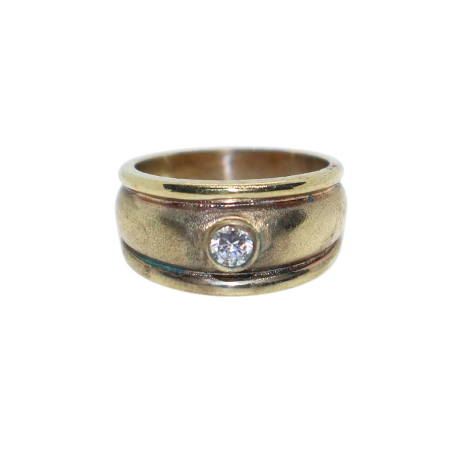 Ring - Silver Gilt . Wide rin. Thin bands on either side. Clear stone in centre - ML3638