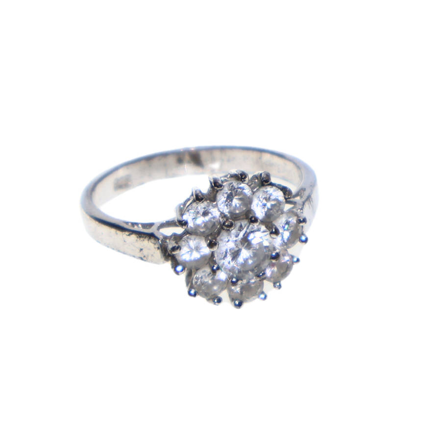 Ring - 925 Silver flower design. Large centre stone surrounded  with smaller stones - ML3670