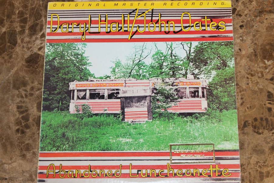 Daryl Hall & John Oates - Abandoned Luncheonette (VG)