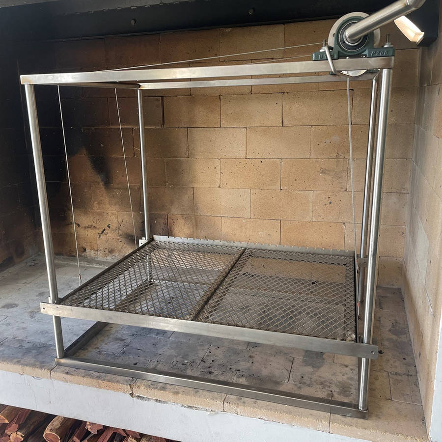 Knockdown Braai Stand And Grids