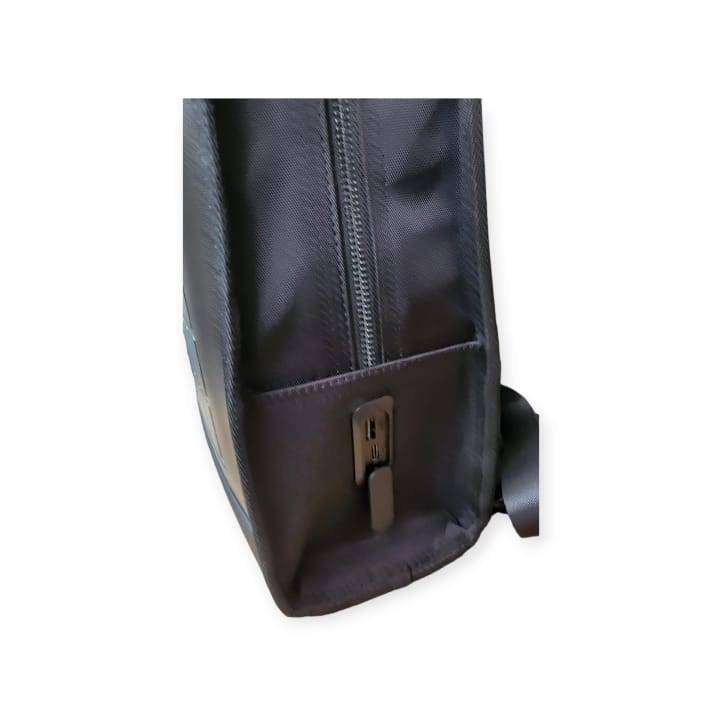 Solar Powered Battery Back Pack With Built-In 3500Mah Battery - FA-TB001