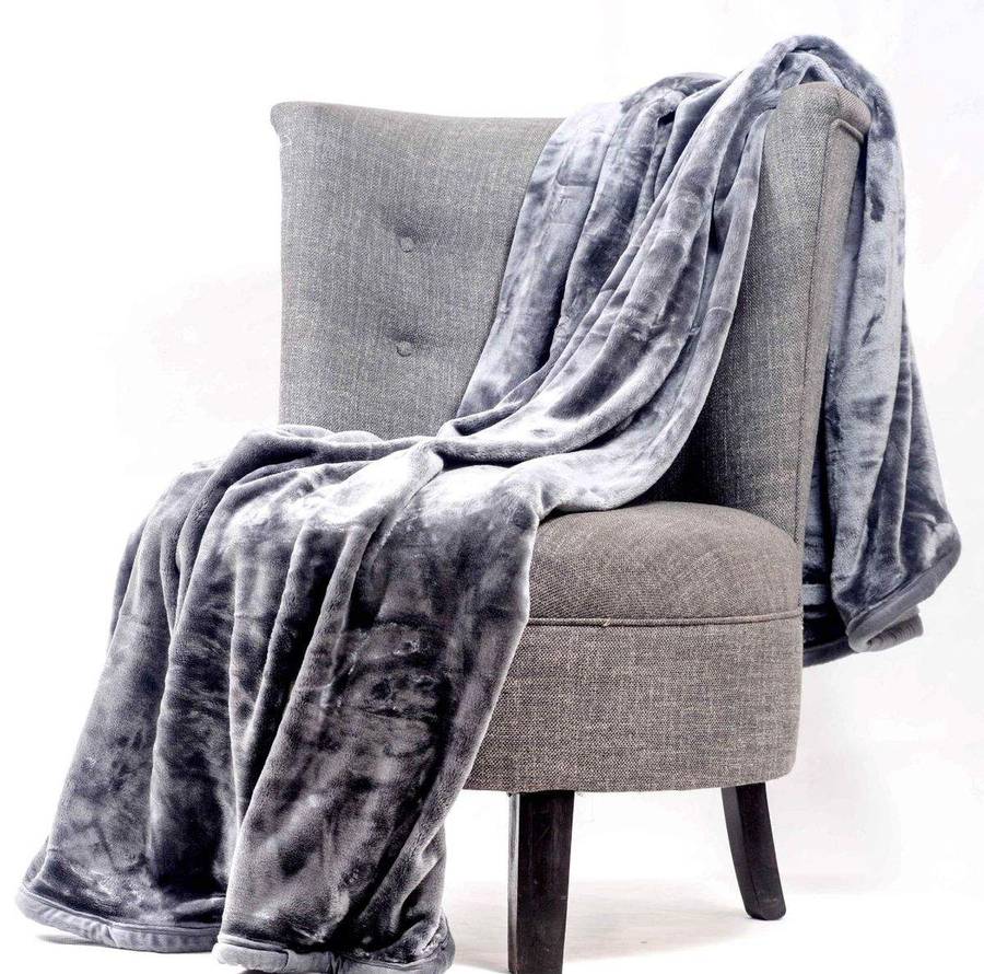SMTE Cashmere "Feel" Luxurious Blankets - Grey with keychain