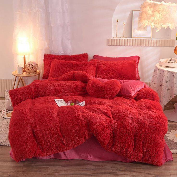 SMTE Fluffy Comforter - Red with keychain