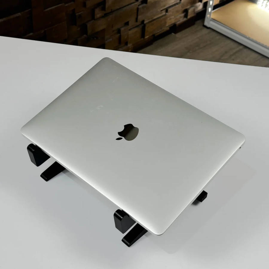MacBook Pro 13" Intel Core i5 8GB 256GB Silver (2020) - Pre-Owned