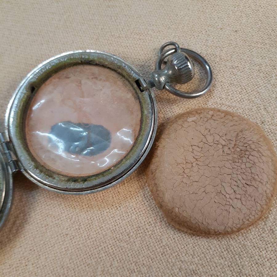 Powder Compact Este Lauder Pocket Watch style 1950's