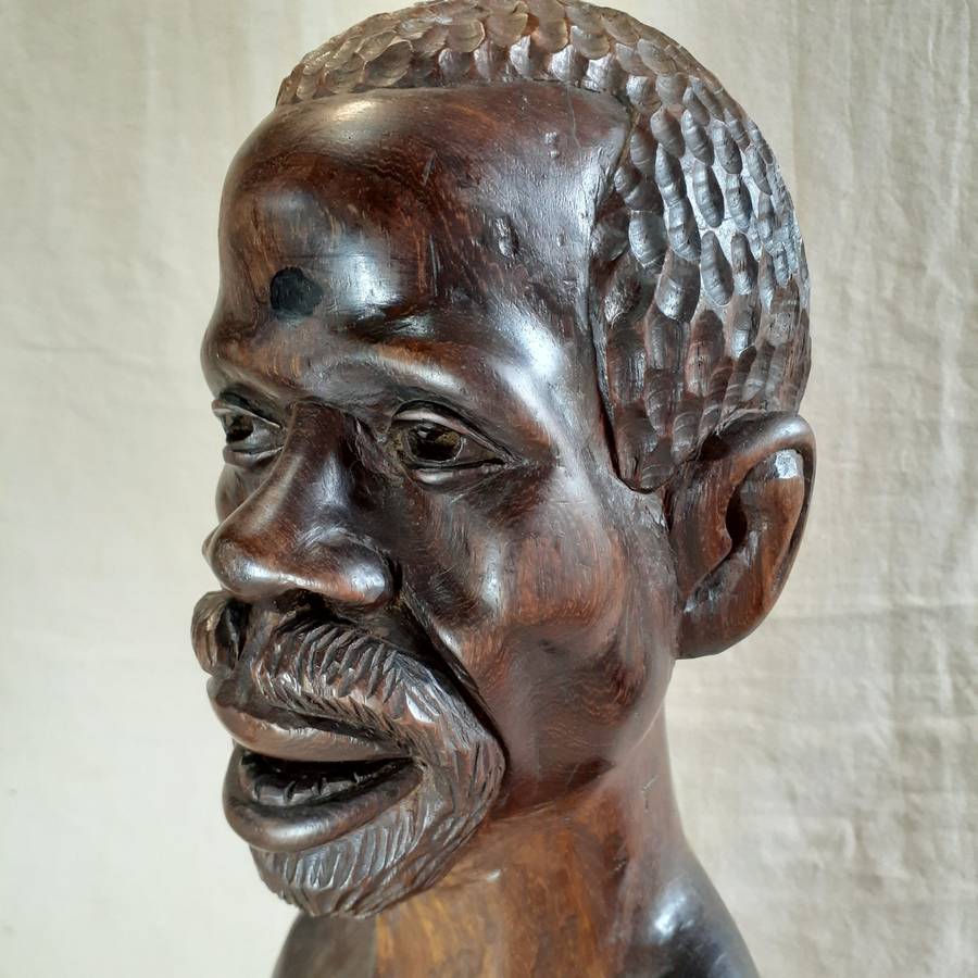 African hard wood carving  - 35 cms - lovely wood grain