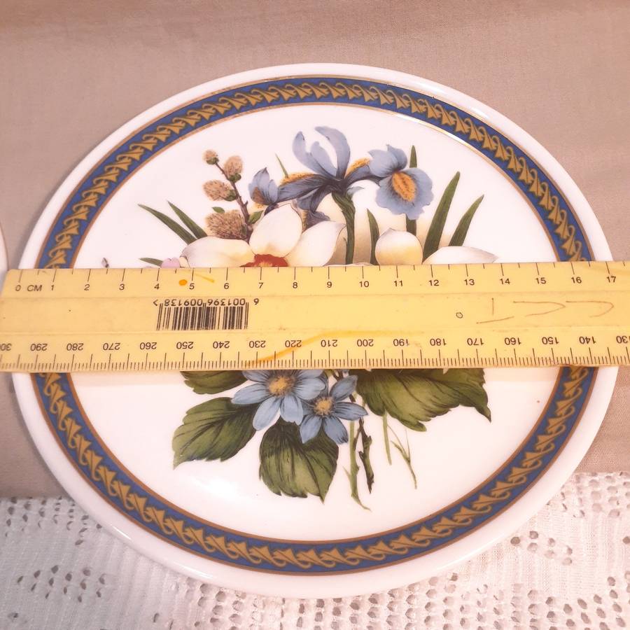 2 Royal Doulton Floral Plates British Airways  Crocus and daffodil   17 cms