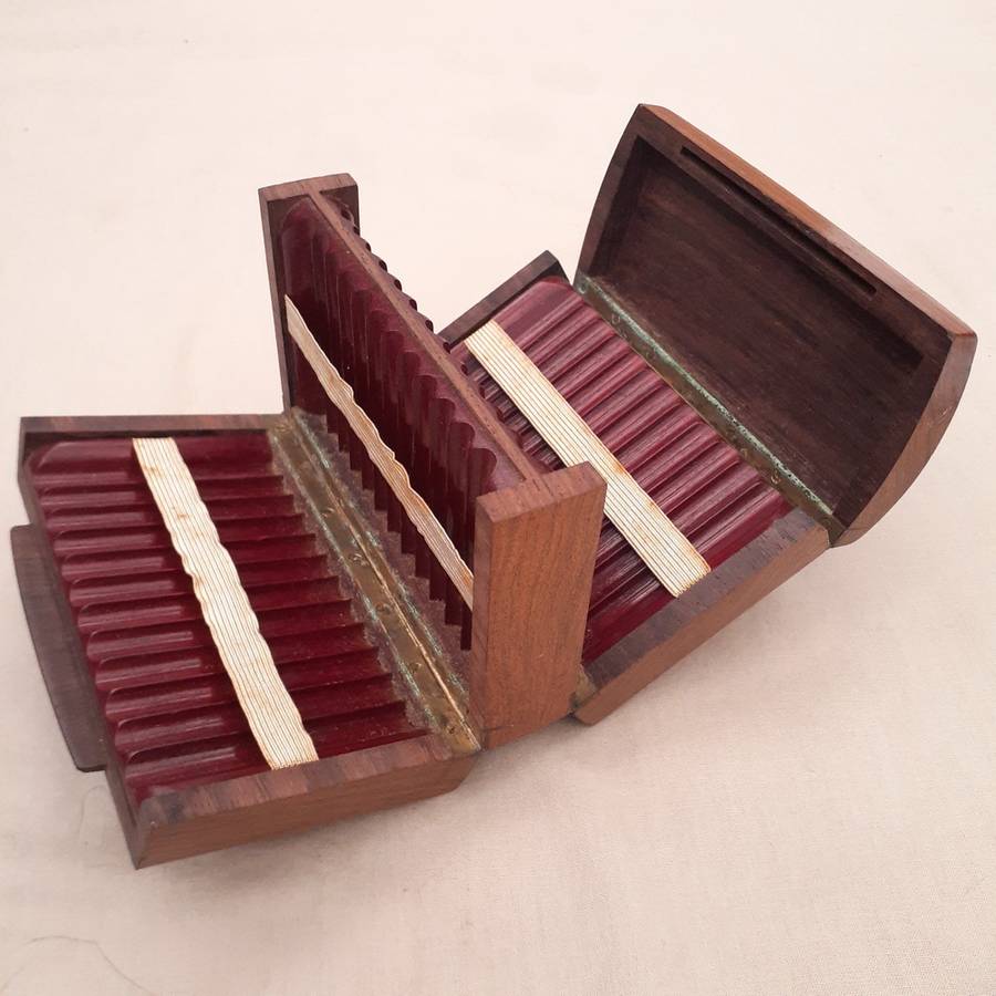 1920 wooden Cigarette box - 48 cigarettes - bakelite holders