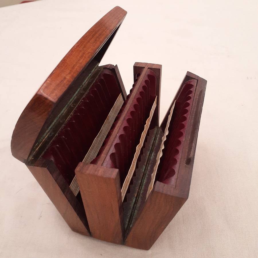 1920 wooden Cigarette box - 48 cigarettes - bakelite holders