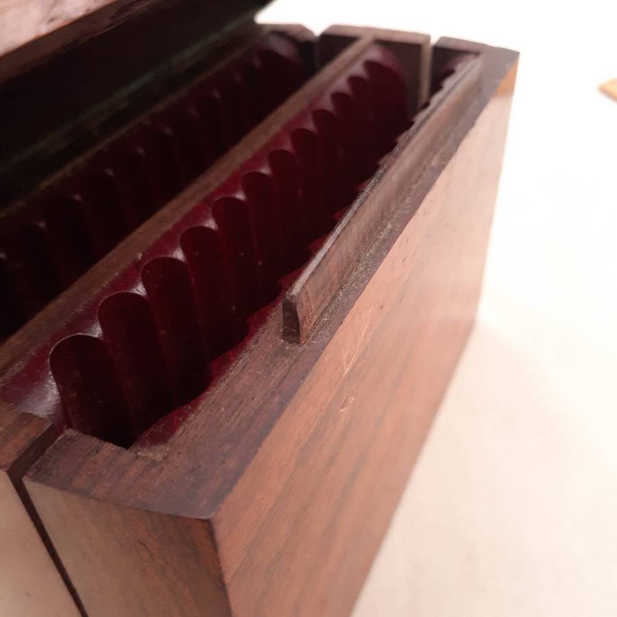 1920 wooden Cigarette box - 48 cigarettes - bakelite holders
