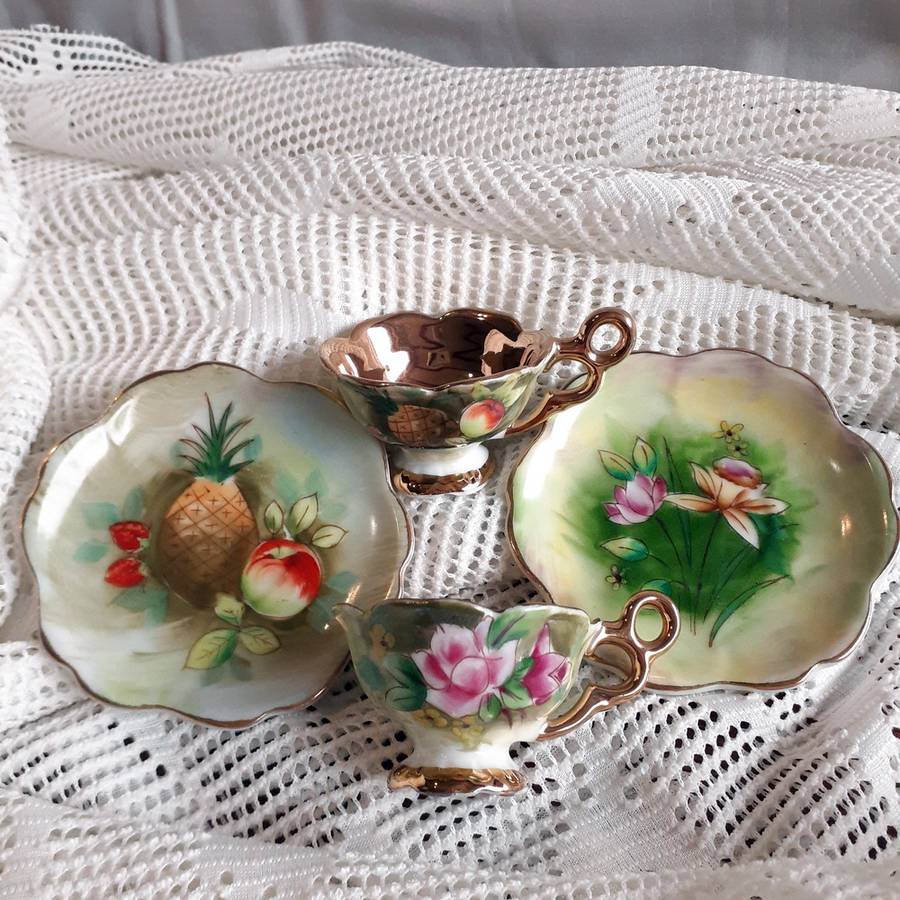 2 Miniature cups and saucers - Gilded, hand painted made in Italy Balboa