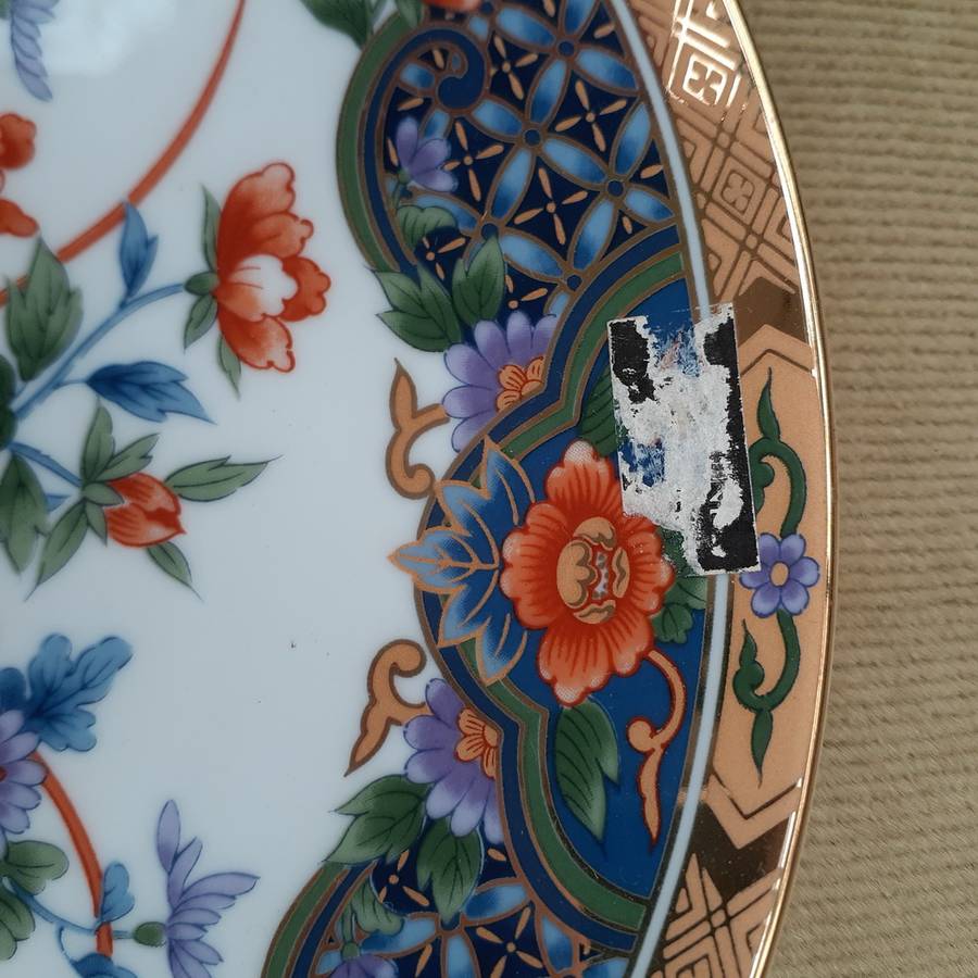 Japanese Imari plate - 22 cms dia Flowers and birds - imari backstamp