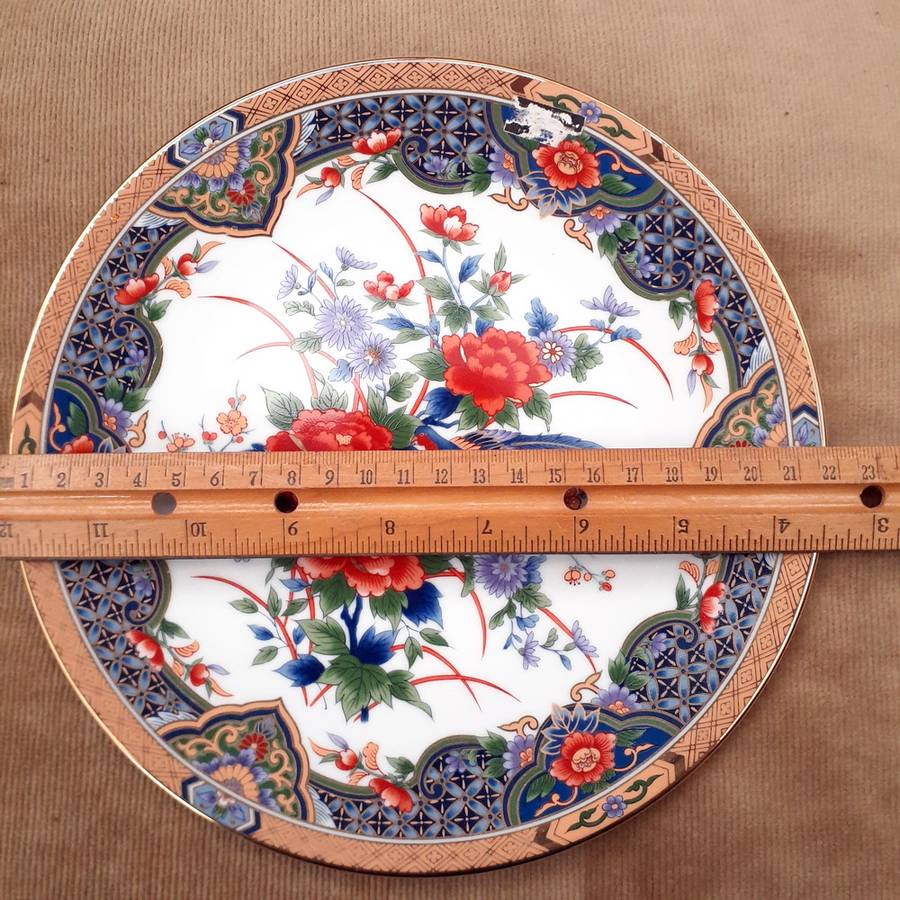 Japanese Imari plate - 22 cms dia Flowers and birds - imari backstamp