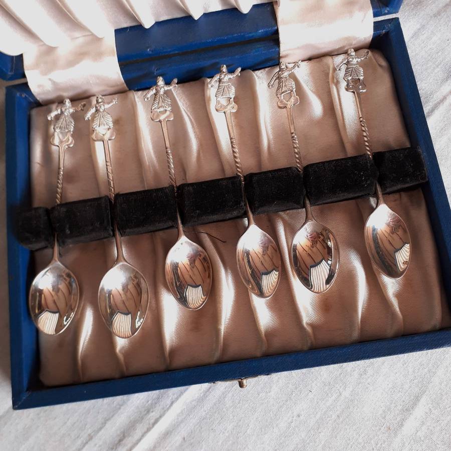 6 teaspoons Thai Bali Indonesian dancers - boxed