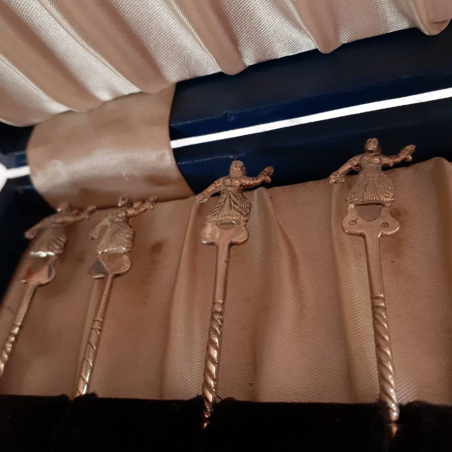 6 teaspoons Thai Bali Indonesian dancers - boxed