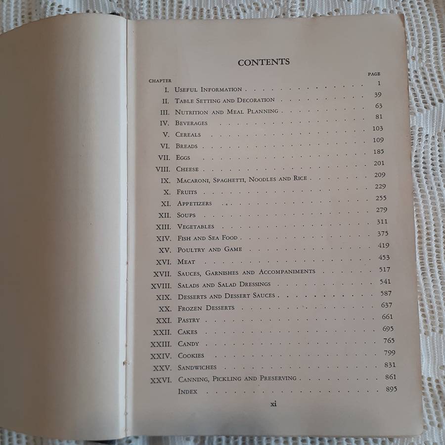 American vintage cook book -1946 edition - Womens home companion cook book 949 pages