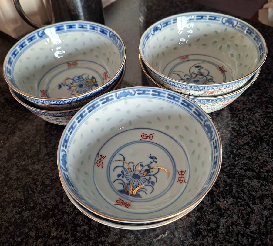 6 chinese rice bowls - blue and white with rice grain pattern