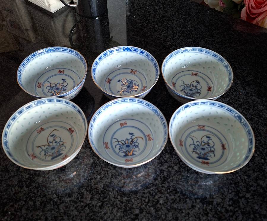 6 chinese rice bowls - blue and white with rice grain pattern