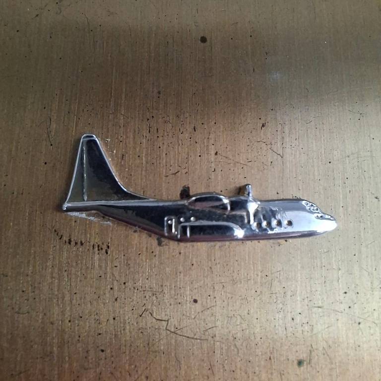 Powder compact - propeller airplane emblem - vintage airways souvenir?