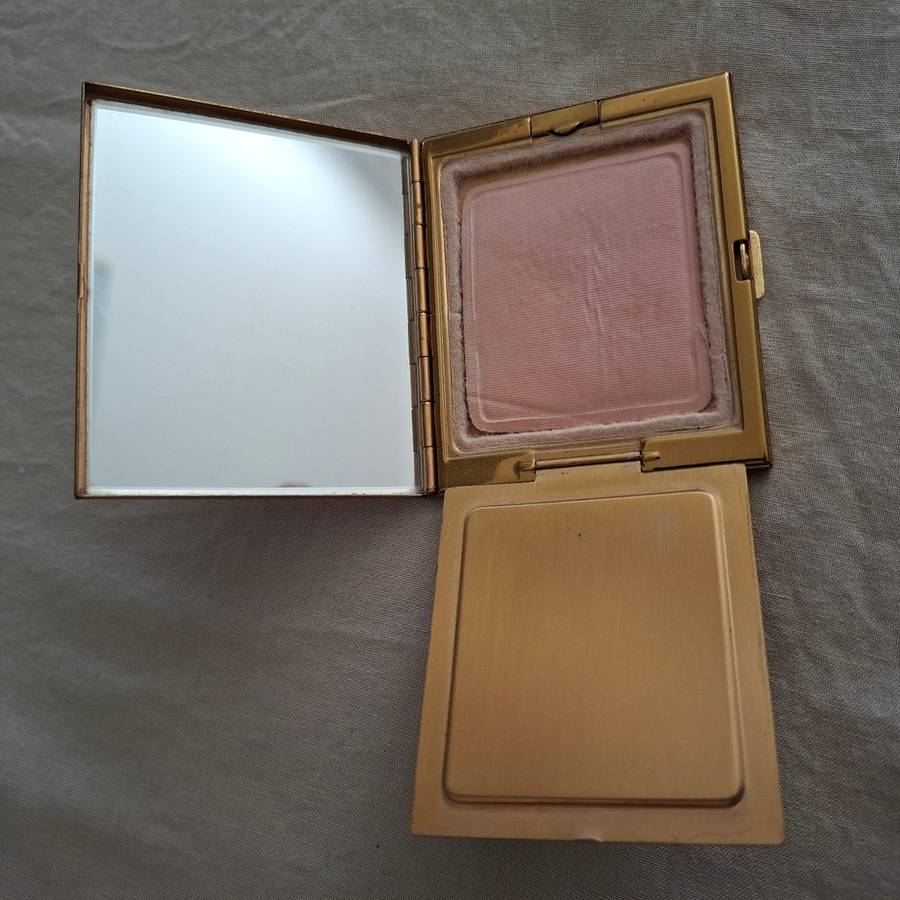 Powder compact - propeller airplane emblem - vintage airways souvenir?