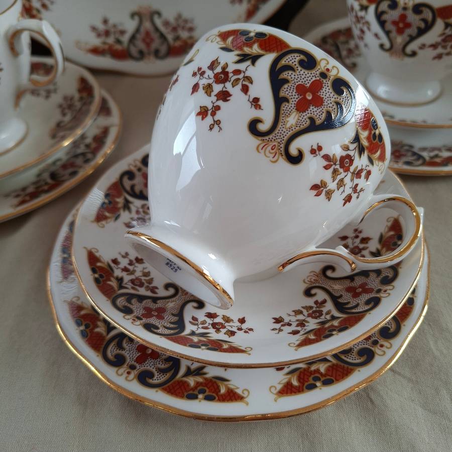 Tea set 6 trios - lg cake plate -  jug - sugar bowl   Colclough english porcelain