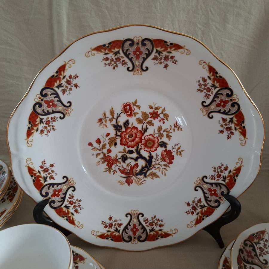 Tea set 6 trios - lg cake plate -  jug - sugar bowl   Colclough english porcelain
