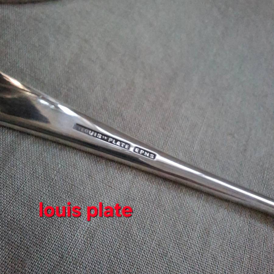 Silver plate ice bucket with tongs.   Quality Louis Silver plate with ice water drainer