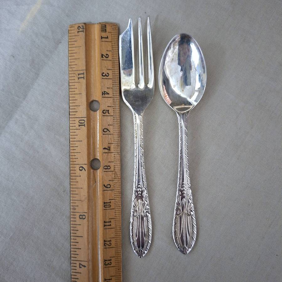 12 silver plate forks and teaspoons Yeoman Plate - Boxed