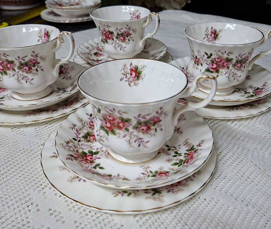 5 Royal Albert trios - Lavender Rose - Part Tea Set - plus extra saucer and small plate