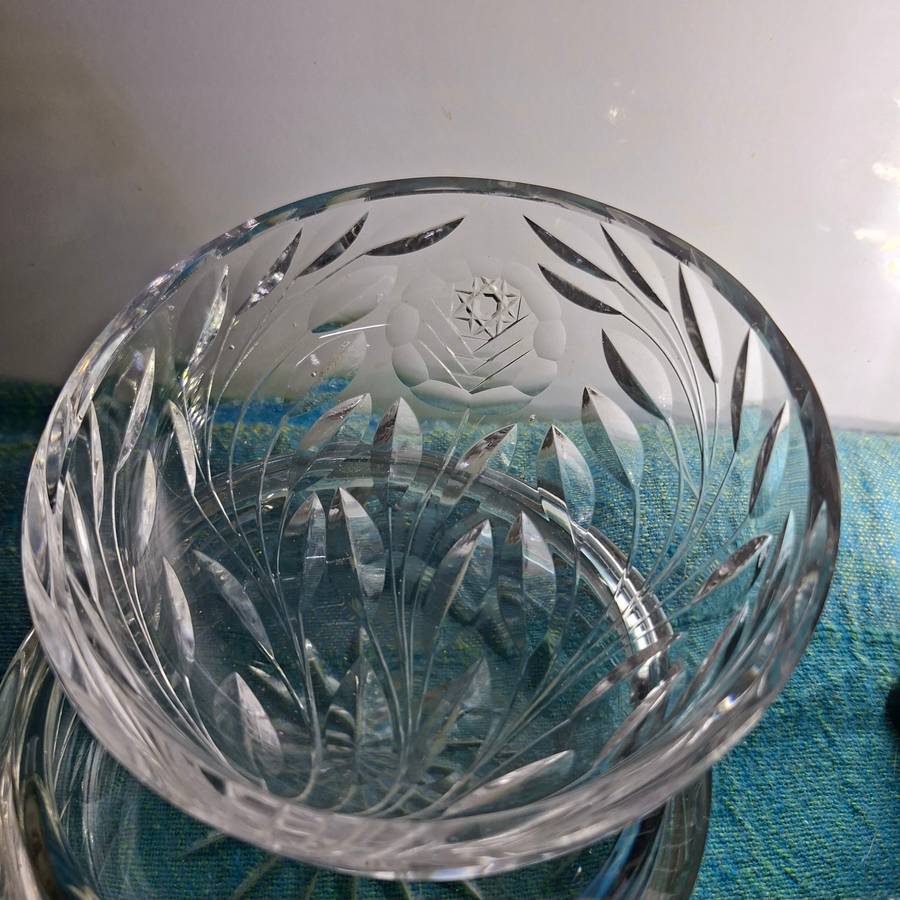 Cut glass rose pattern crystal dressing table Powder bowl or jewelry holder