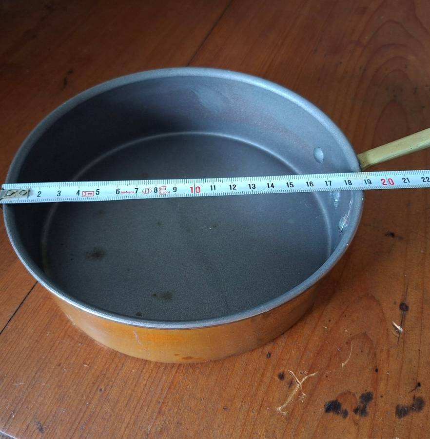 Vintage Copper sauce poaching pan - 19 x 5cm deep  Brass handle