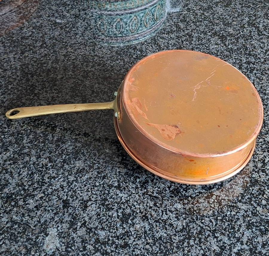 Vintage Copper sauce poaching pan - 19 x 5cm deep  Brass handle