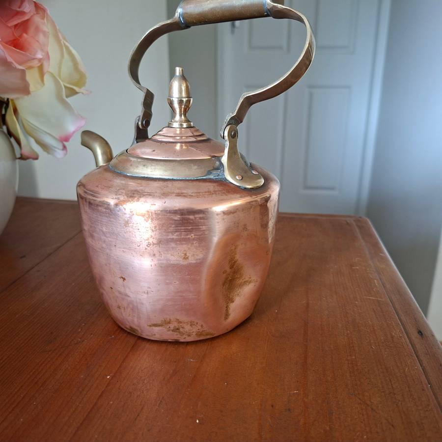 Small copper kettle with brass handle - home decor - kitchenalia