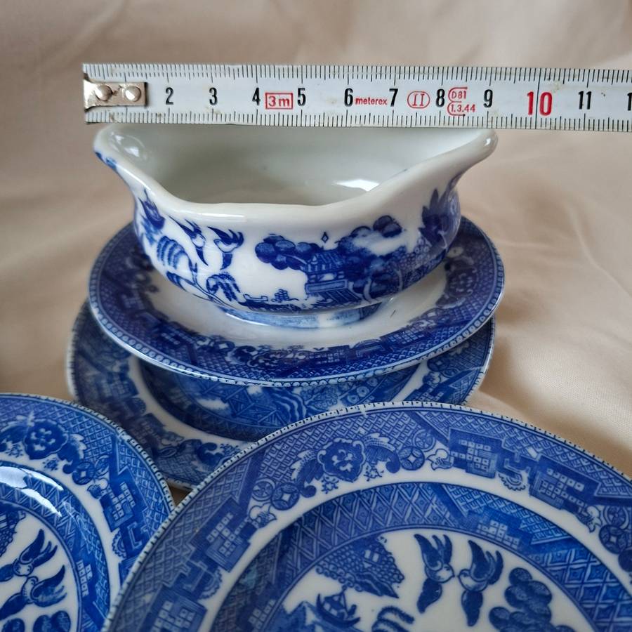 Child's part tea set / dinner set - vintage Blue Willow flow blue porcelain 7 pieces