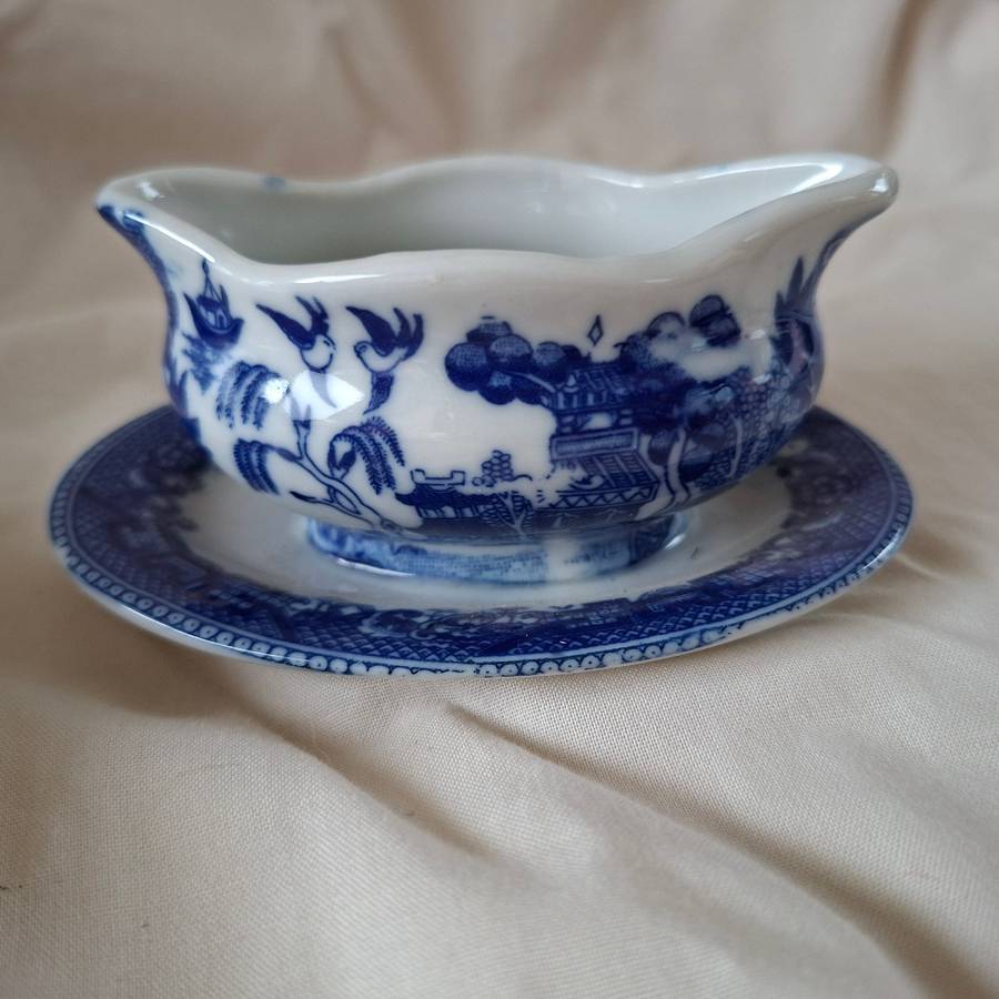 Child's part tea set / dinner set - vintage Blue Willow flow blue porcelain 7 pieces