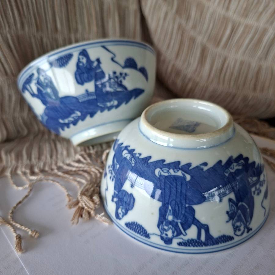 Small Oriental Paint Brush pot and 3 rice bowls