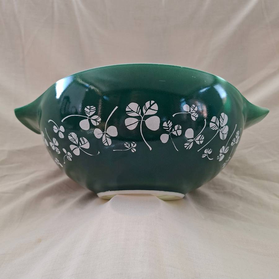 Large Fire King Anchor Hocking mixing / pouring bowl green shamrock design kitchenalia - 32 cms
