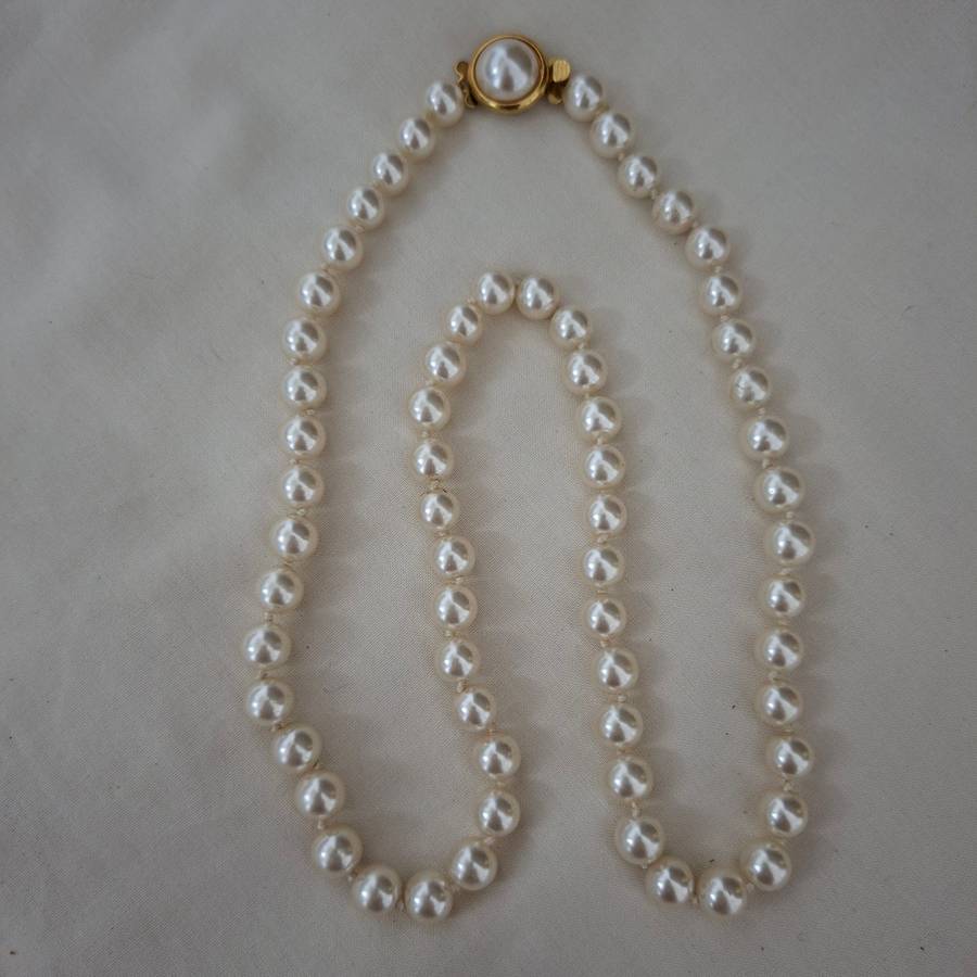 Faux Pearl necklace - knotted vintage.