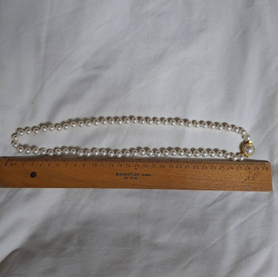 Faux Pearl necklace - knotted vintage.