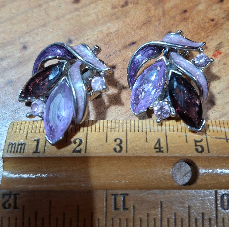 Earngs Amythyst faceted glass, enamel and silver metal