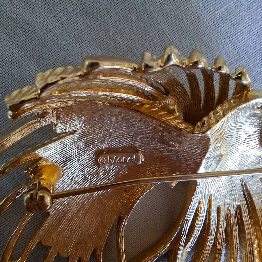 Large gilt metal brooch - Monet stamp