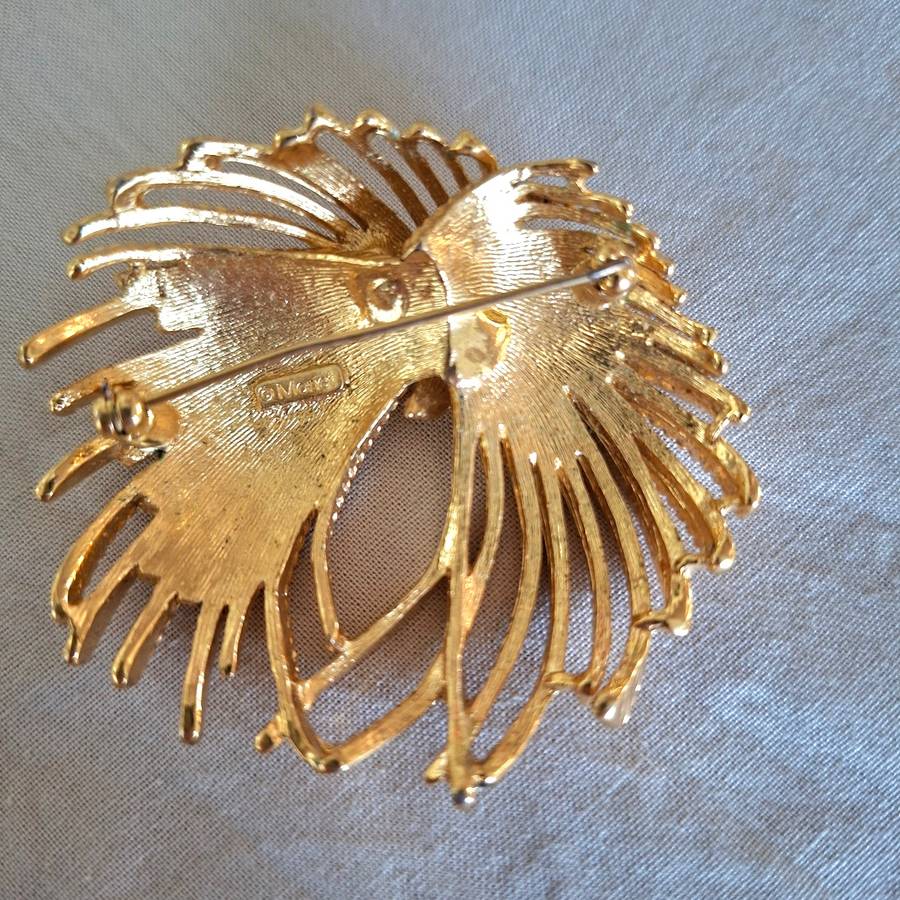 Large gilt metal brooch - Monet stamp