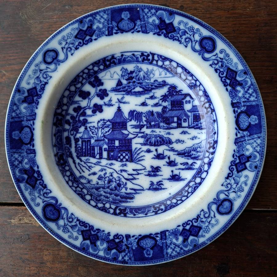 Antique Ashworth India Plate 27 cms - flow blue Blue and white  - Willow pattern. Likely late 180...