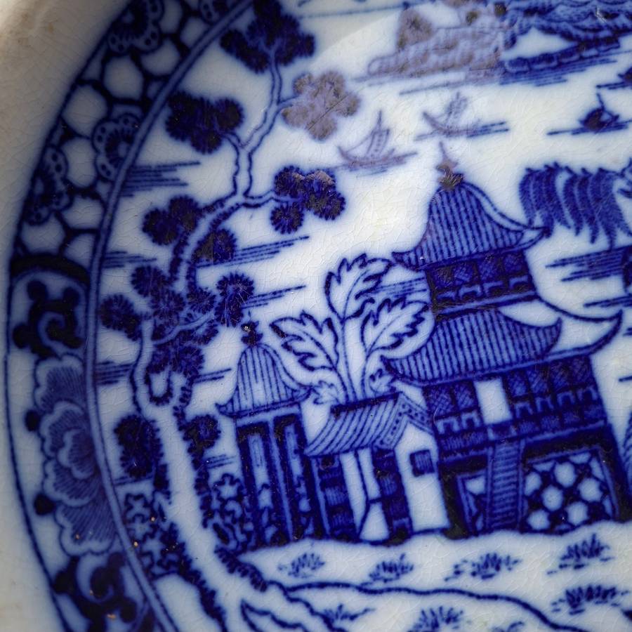 Antique Ashworth India Plate 27 cms - flow blue Blue and white  - Willow pattern. Likely late 180...
