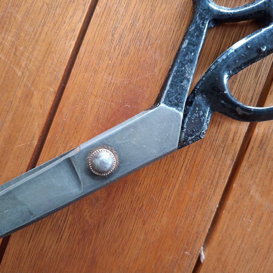 Heavy dressmaking scissors - 2 pairs - vintage