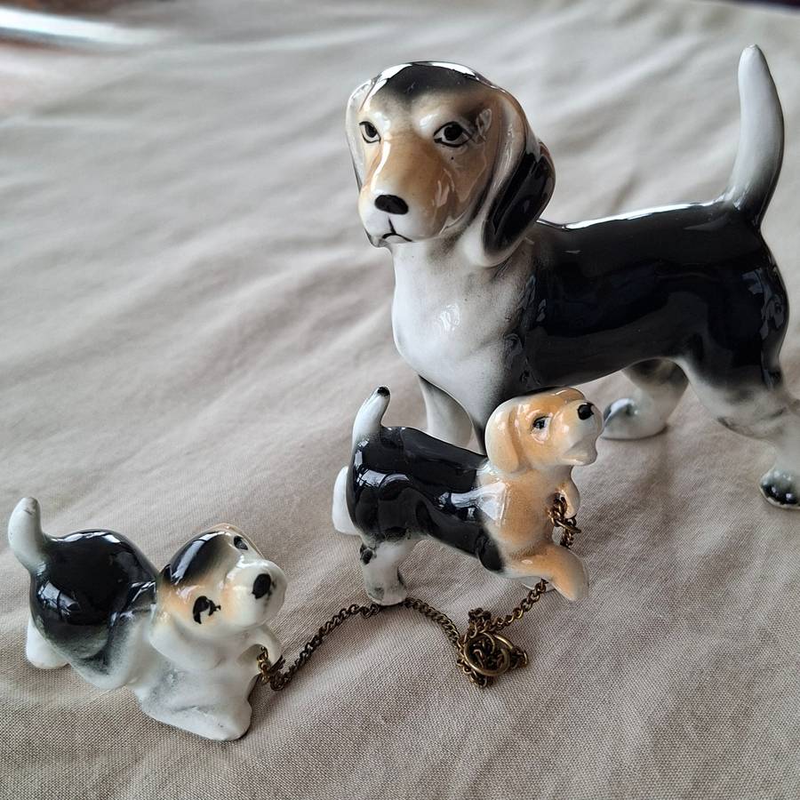 Beagle dog and 2 pups - ceramic ornament made by Capri
