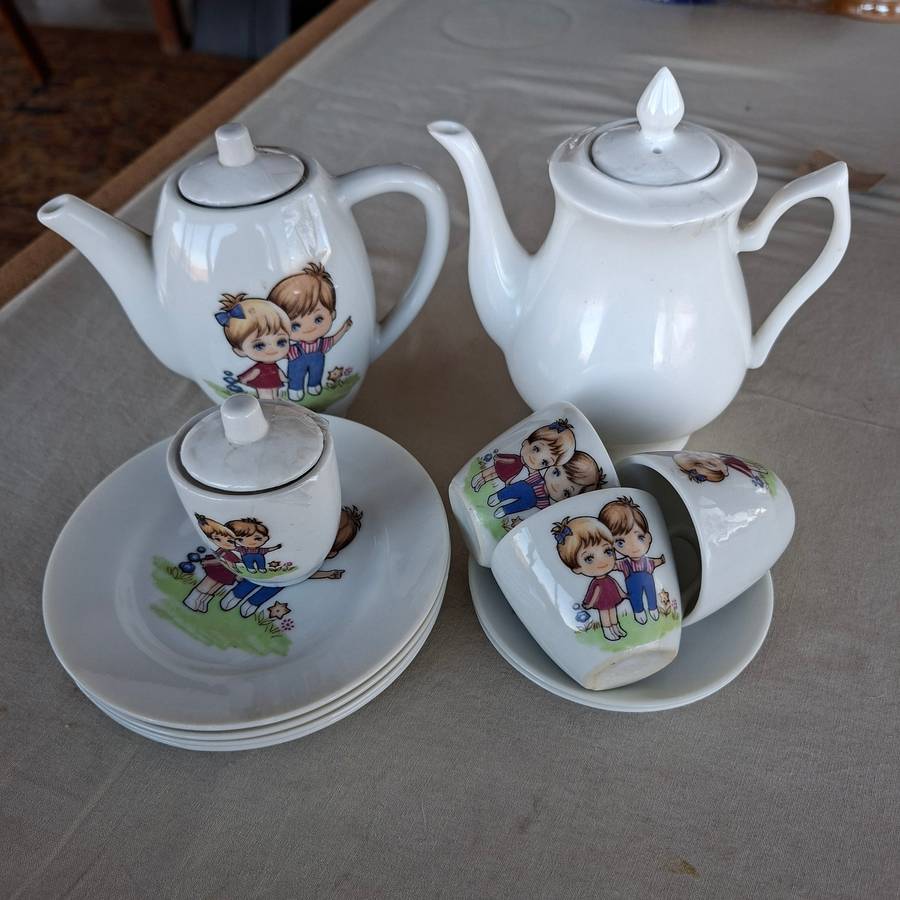 Childrens part tea set - porcelain