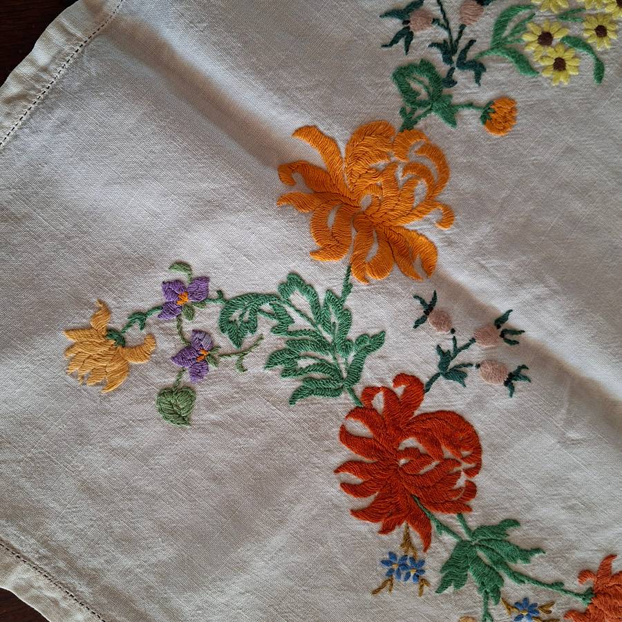 small table cloth - vintage - 80cm sq - hand embroidered.
