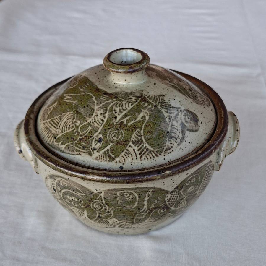 South African Pottery - Gideon Mkhize - Rorkes Drift - stoneware lidded bowl