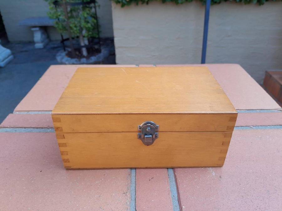 A 20TH Century Wooden Chess Set in Box